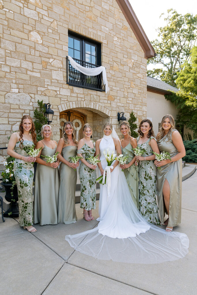 stunning picture of the bride and her bridesmaids