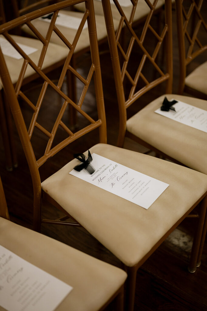beautiful details at the wedding ceremony 