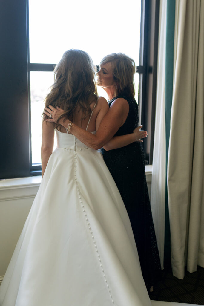 Meridith & Tim’s Classic and Chic Summer Wedding in St. Louis