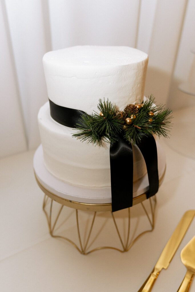 stunning wedding cake 