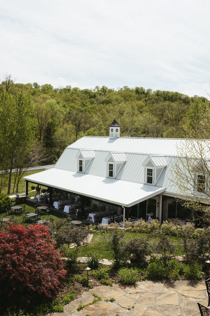 outdoor wedding venue in MO