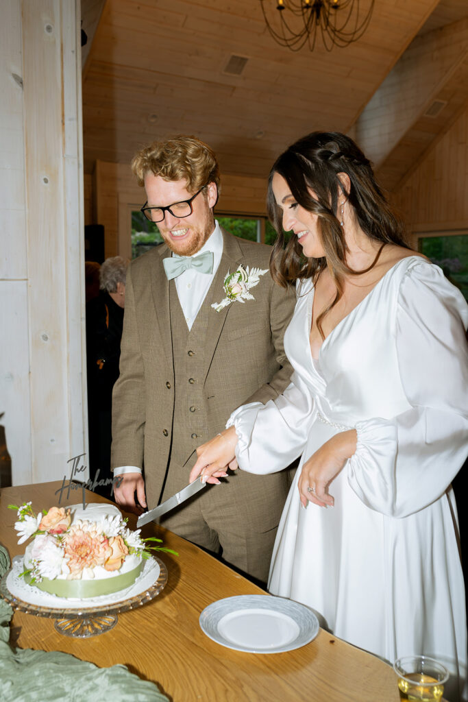 cute couple cutting their wedding cake 