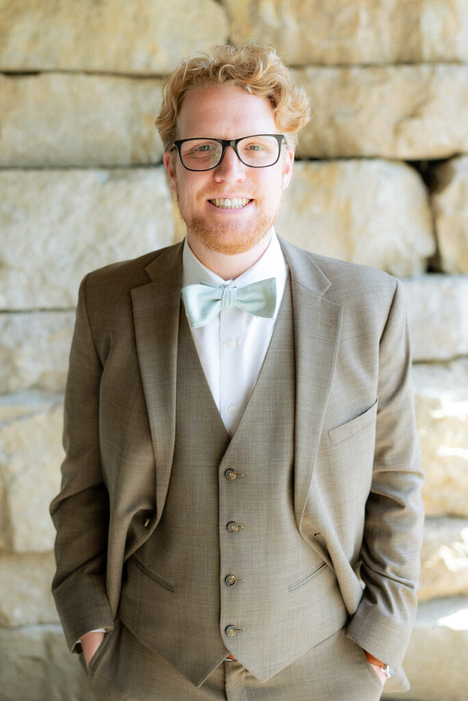 portrait of the groom before heading to the wedding ceremony 