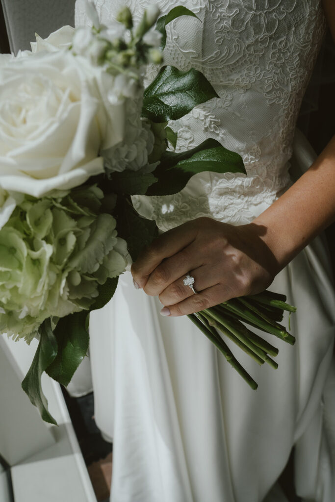 stunning picture of the wedding bouquet 