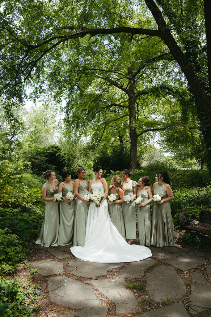 cute picture of the bride and her bridesmaids