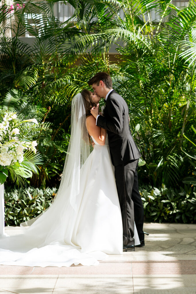 Planning a Jewel Box Wedding? Here’s What Makes This St. Louis Greenhouse So Special