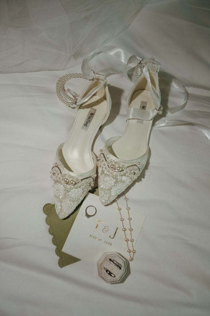 stunning details at the elegant st. louis wedding 