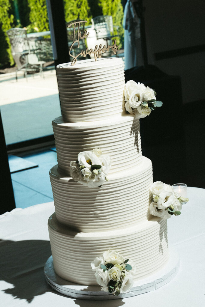 stunning wedding cake 