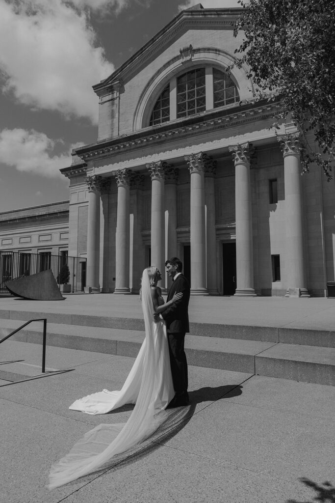 Maddy & Tim’s Modern Wedding at the St. Louis Art Museum