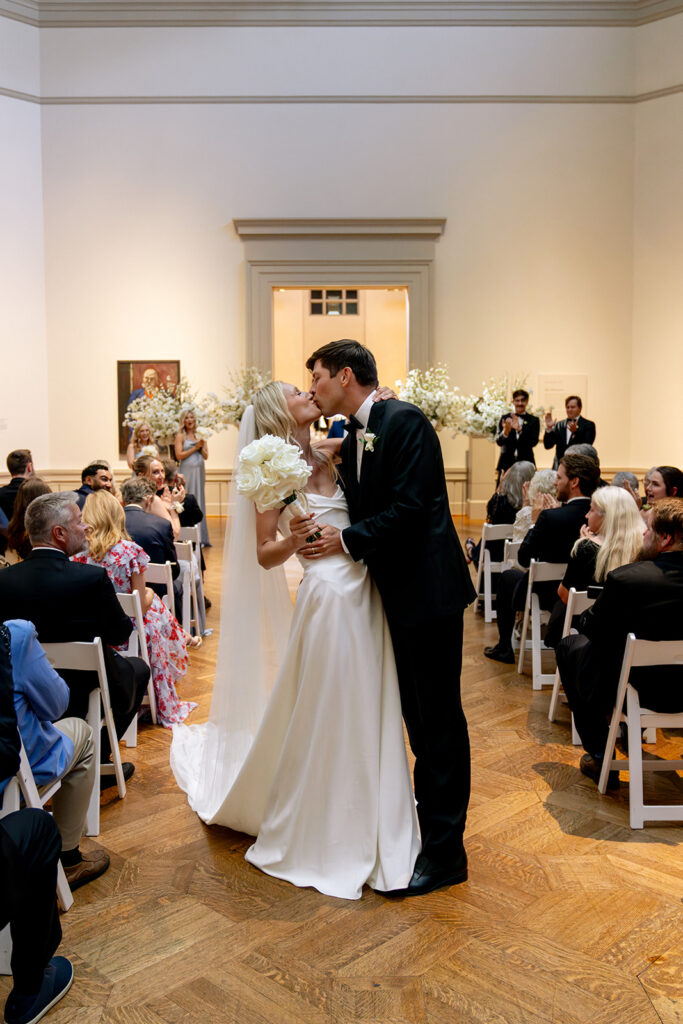 Maddy & Tim’s Modern Wedding at the St. Louis Art Museum