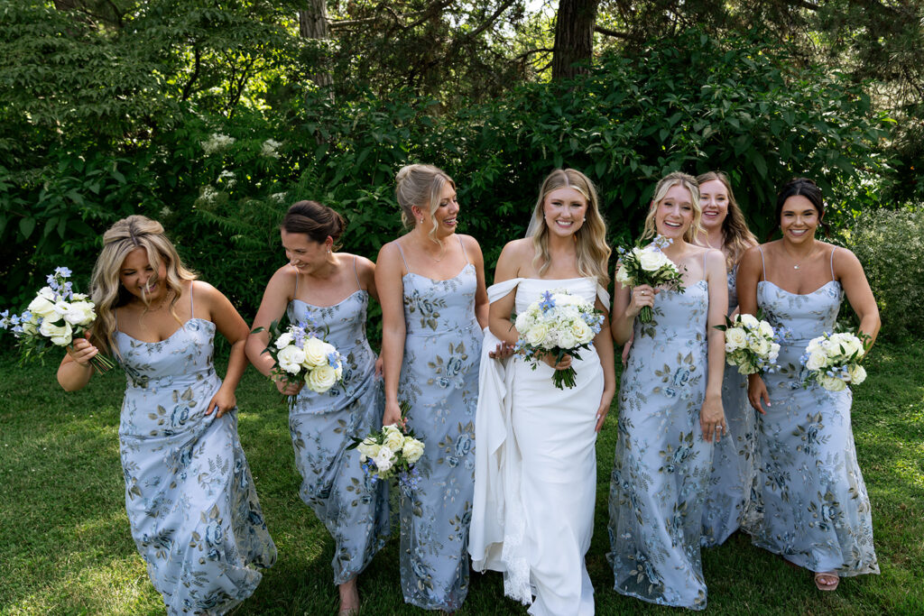 beautiful picture of the bride and her bridesmaids