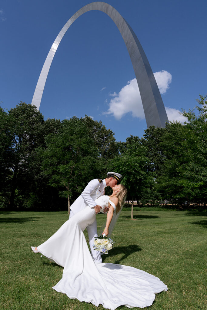 cute picture of the newlyweds kissing 