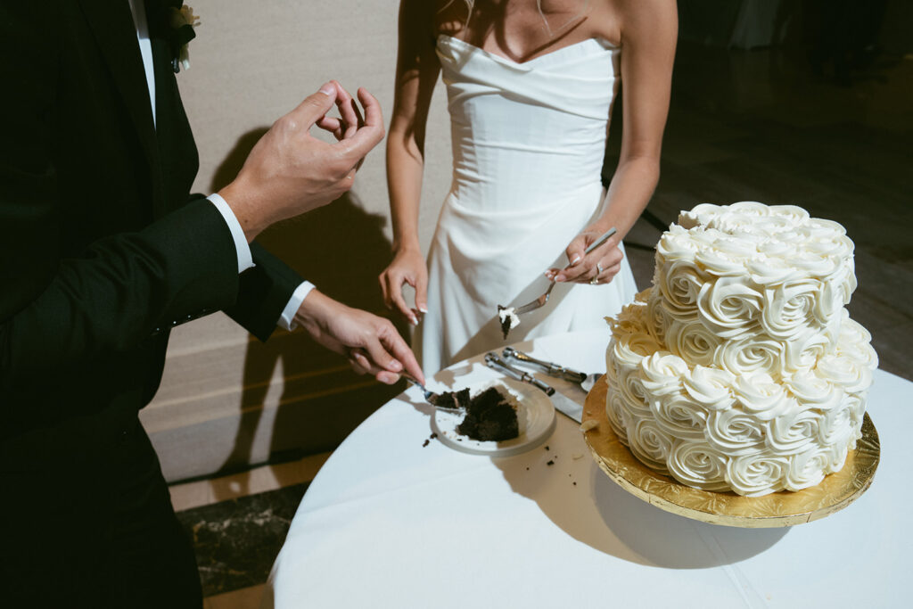 Maddy & Tim’s Modern Wedding at the St. Louis Art Museum