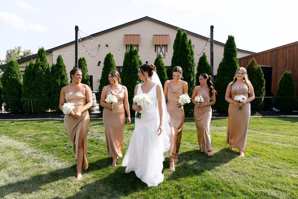 cute picture of the bride and her bridesmaids