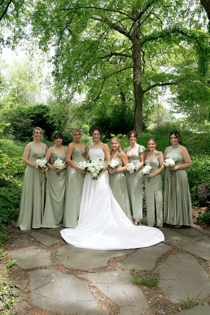 Cute picture of the bride and her bridesmaids