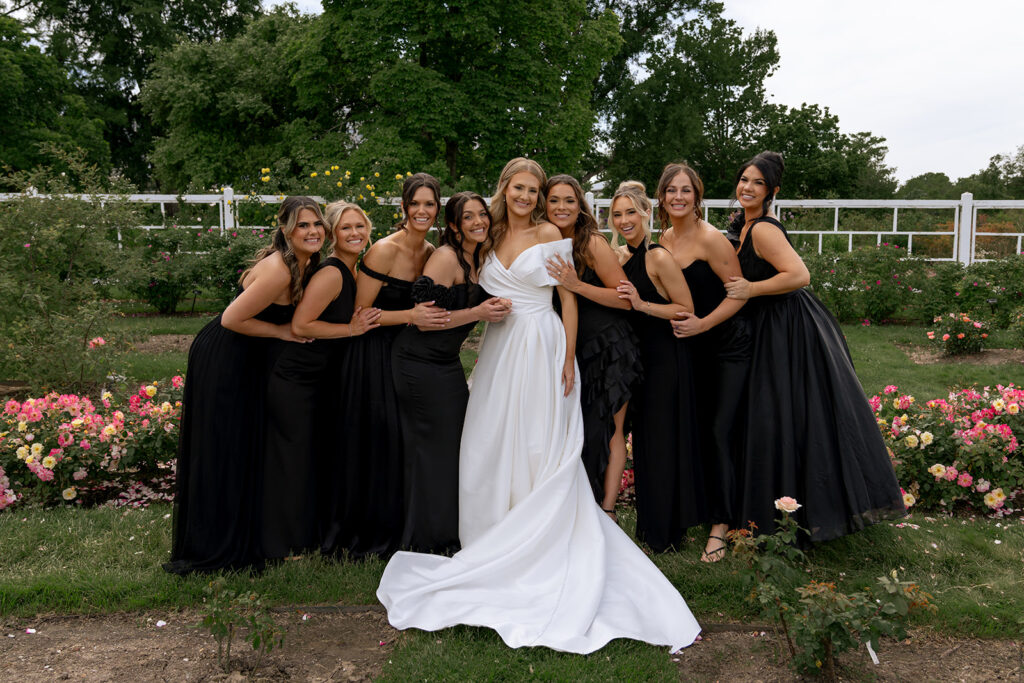 cute picture of the bride and her friends before the ceremony