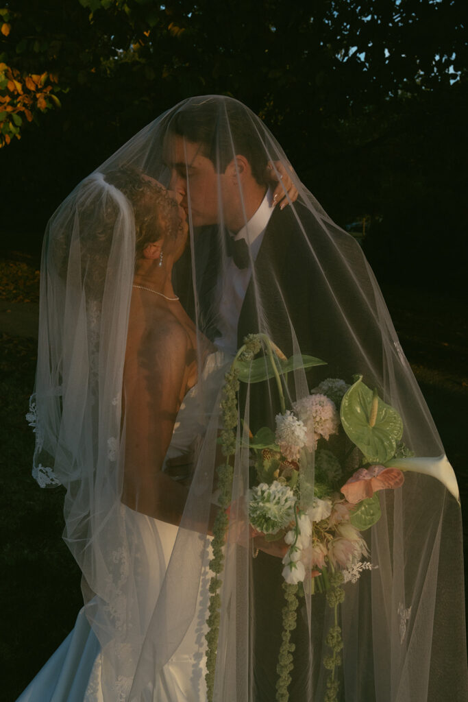 picture of the newly married couple kissing