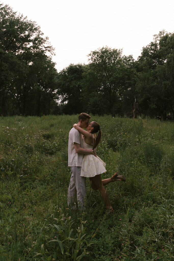 cute picture of the newly engaged couple kissing