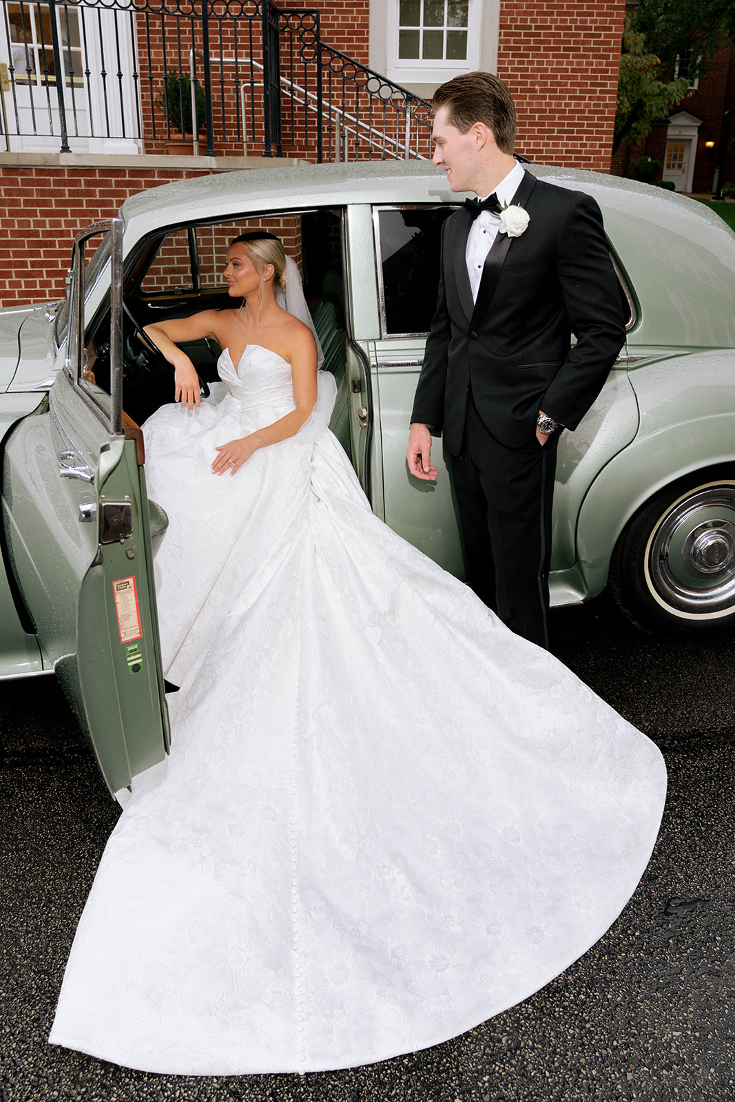 stunning picture of the bride and groom