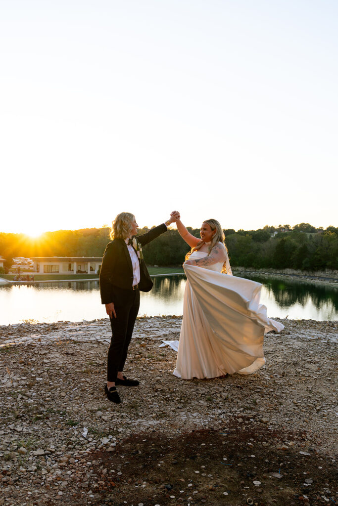 stunning golden hour bridal photos 
