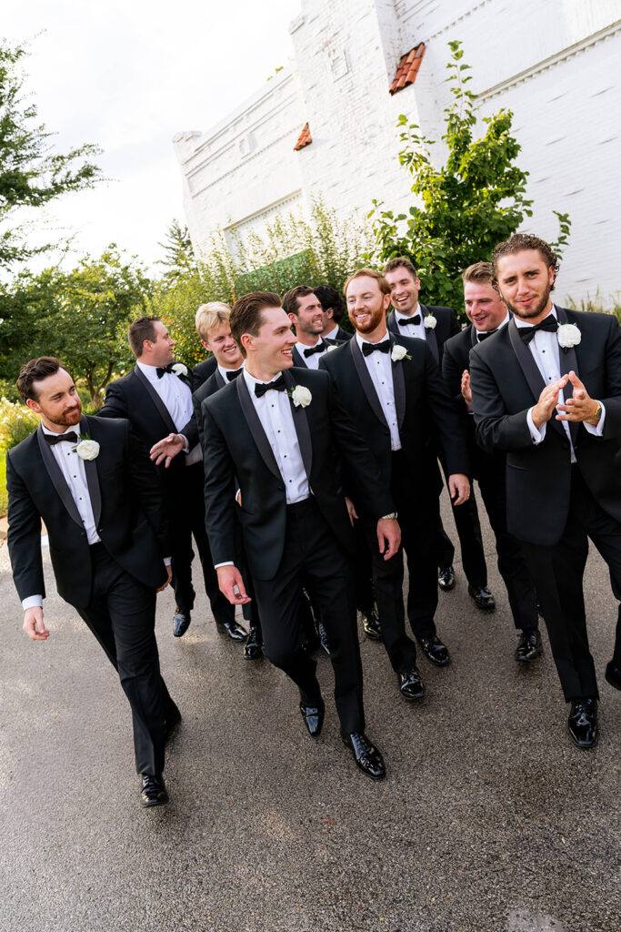 fun picture of the groom and his groomsmen