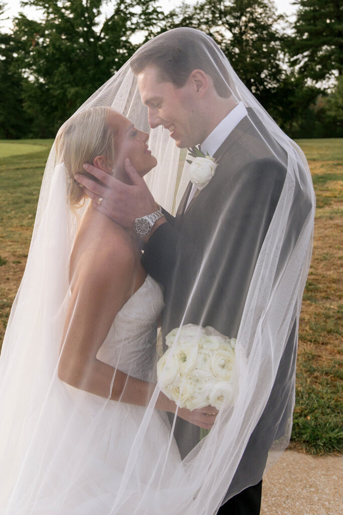 cute picture of the newly married couple kissing