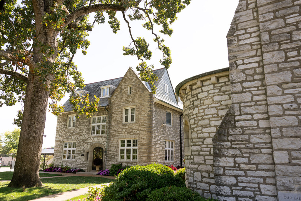 A Film-Inspired St. Louis Wedding with Old-World Romance and Cinematic Vibes