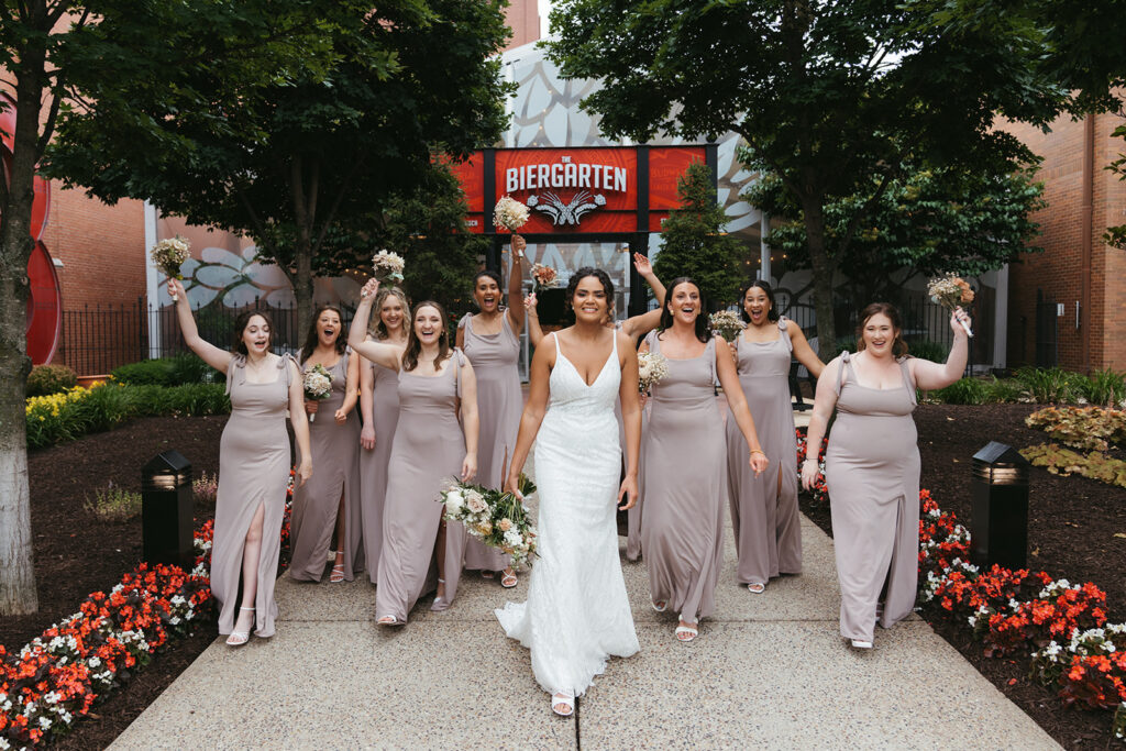 cute picture of the bride and her bridesmaids at the st. louis wedding