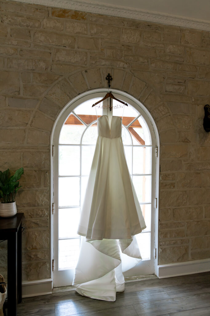 Stunning picture of the wedding dress