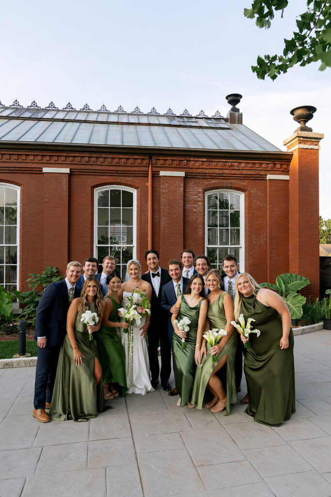 Cute picture of the bride and her bridesmaids