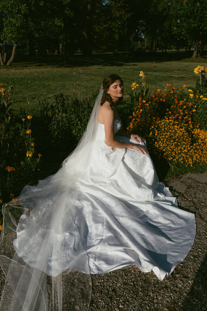 stunning picture of the bride during golden hour