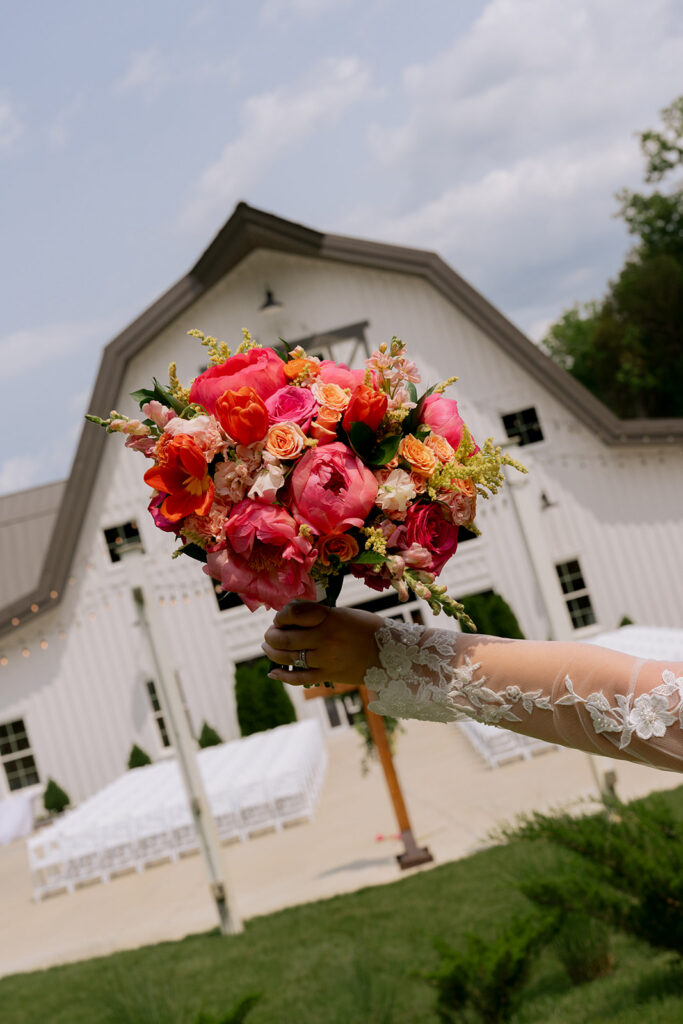 stunning picture of the wedding bouquet