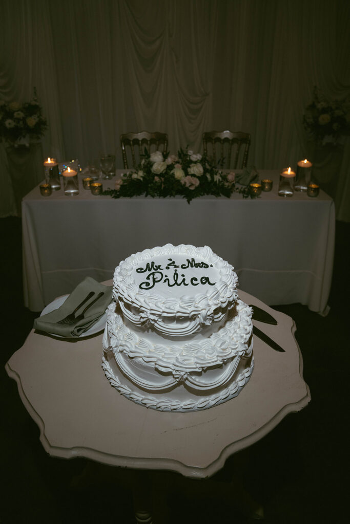 cute picture of the wedding cake
