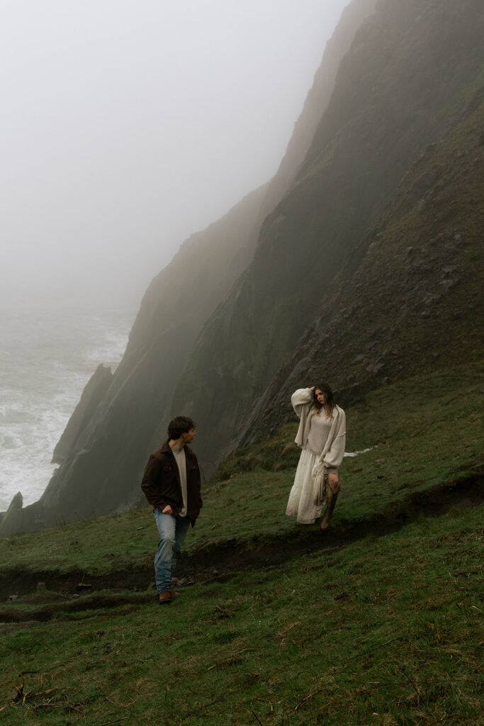 moody and romantic couple portraits in oregon