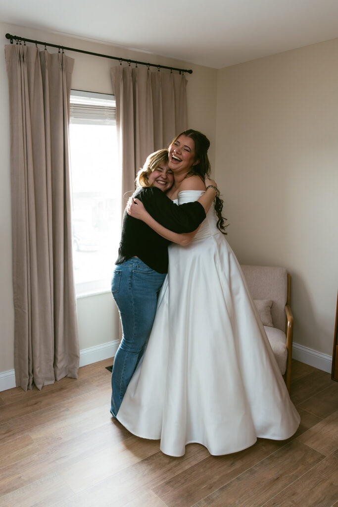 Cute picture of the bride and her mom hugging
