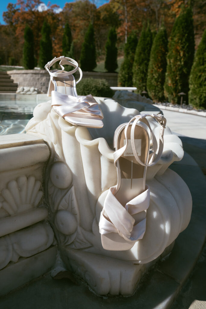 Romantic Knotting Hills Wedding with Timeless Black & White Details