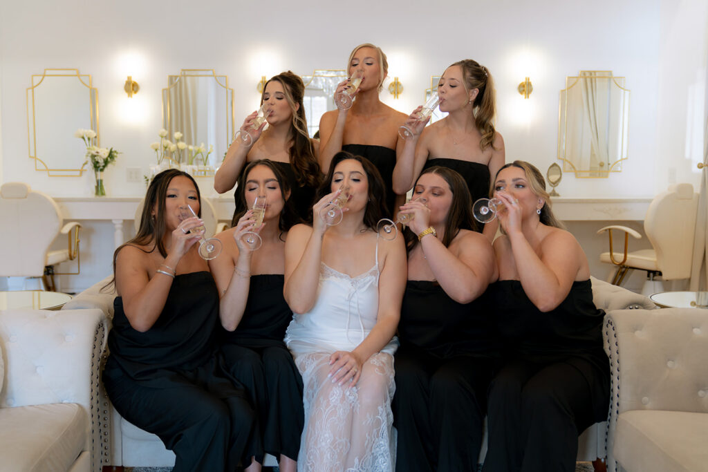 cute picture of the bride and her bridesmaids