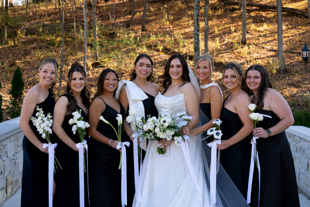 cute picture of the bride and her friends before the ceremony