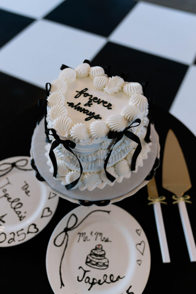 cute picture of the wedding cake