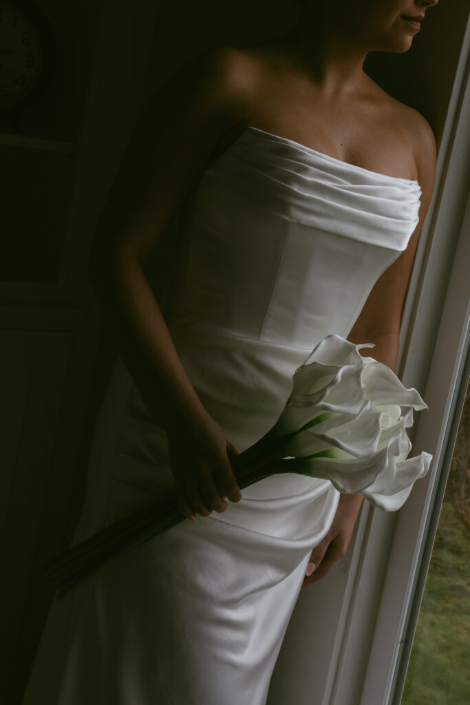 beautiful closeup picture of the wedding bouquet