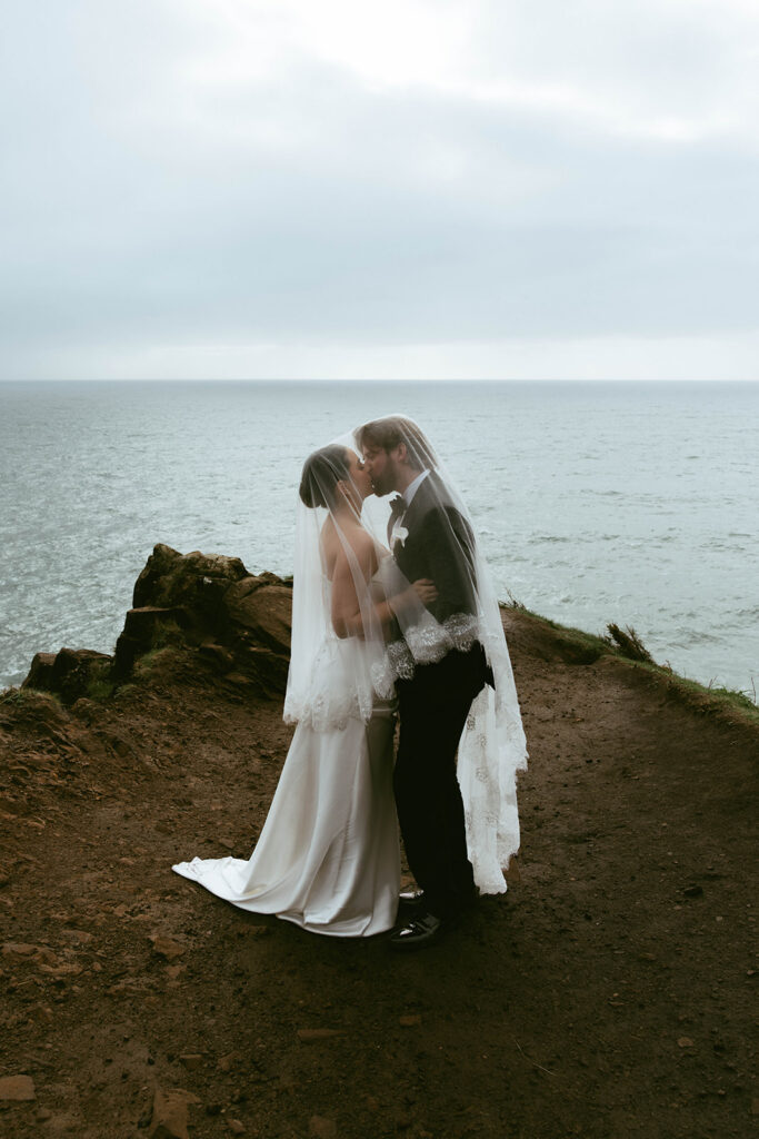Cute picture of the newly married couple kissing