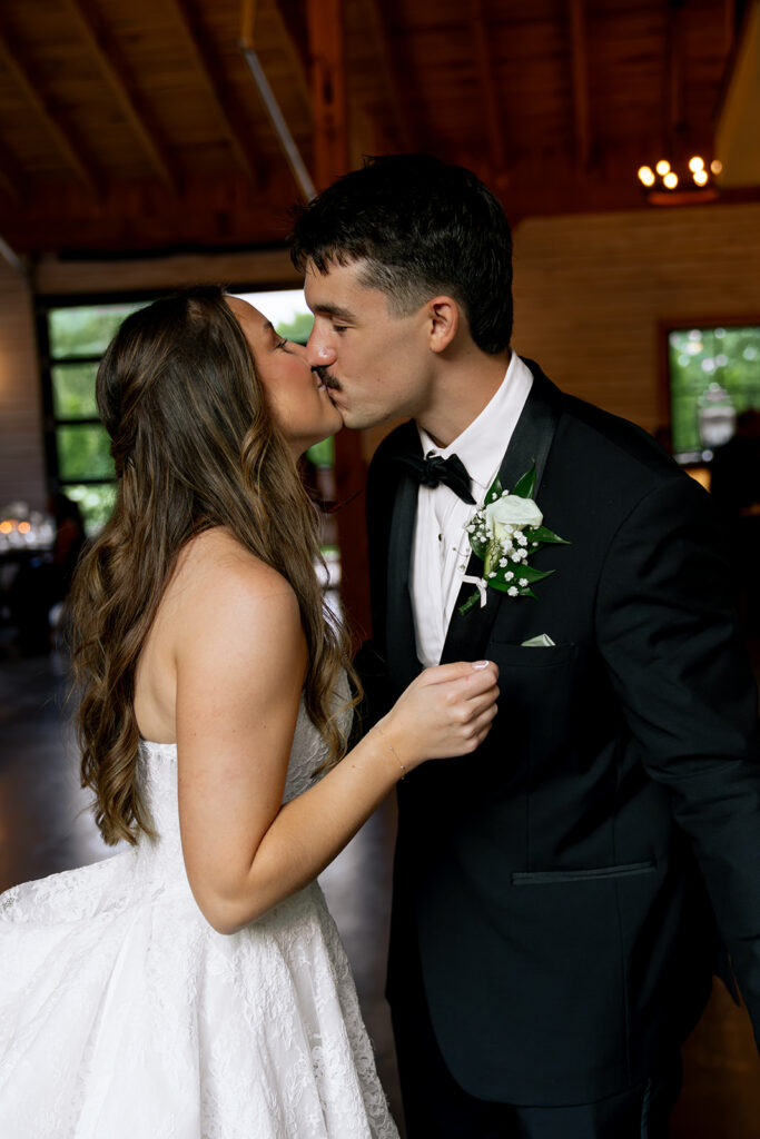 A Relaxed Spring Wedding at Knotting Hills | Amy & Donovan