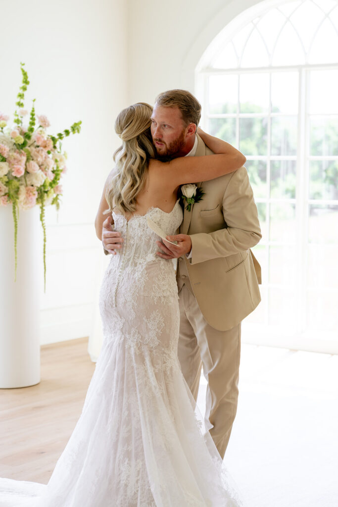 A Modern Westwind Hills Wedding with Editorial Wedding Photography