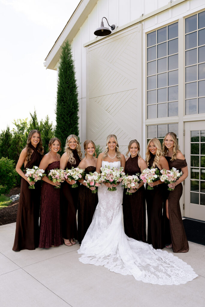 cute picture of the bride and her bridesmaids
