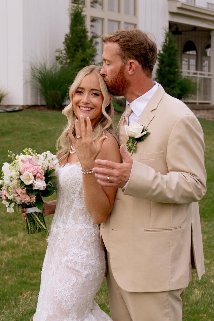 A Modern Westwind Hills Wedding with Editorial Wedding Photography