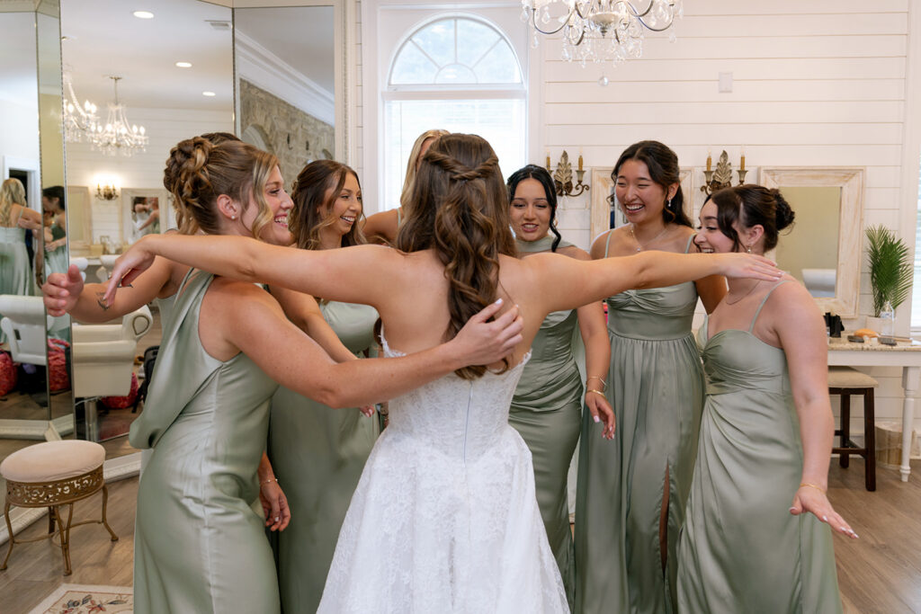 A Relaxed Spring Wedding at Knotting Hills | Amy & Donovan