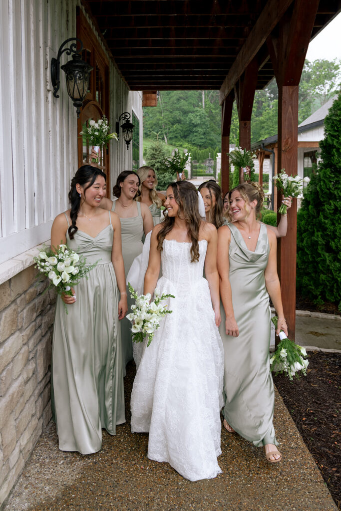 A Relaxed Spring Wedding at Knotting Hills | Amy & Donovan