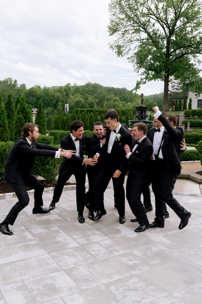 fun picture of the groom and his groomsmen