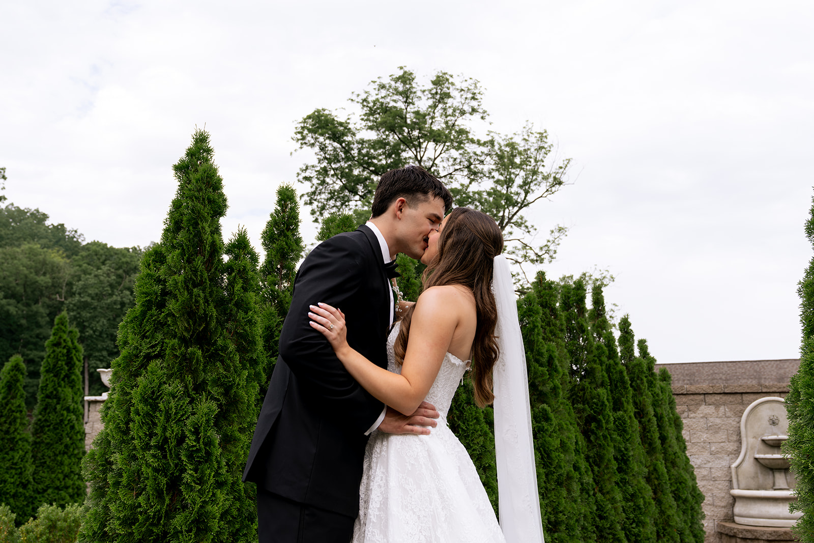 A Relaxed Spring Wedding at Knotting Hills | Amy & Donovan